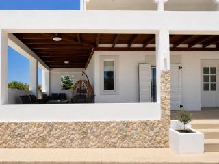 Sakellis Home 1- Steps to Beach & Town - 4