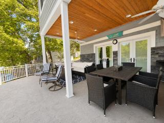 Lake Paradise Lakefront Stay - 5