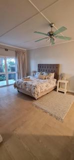 Serene Coastal Retreat with Private Pool in Amatola - 4