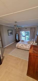 Serene Coastal Retreat with Private Pool in Amatola - 5