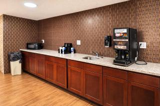 Red Roof Inn & Suites Houston- Hobby Airport - 3