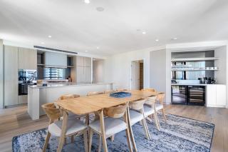 Sub Penthouse Ocean View Luxe 4 Bedroom Beachside YVES - 7