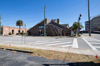 3 BR Urban Hideaway - Steps from Daily's TIAA Fld - 1
