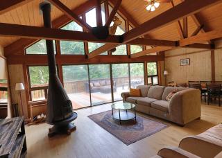 Chalet at Rainier Lodge (0.4 miles from the entrance) - 3