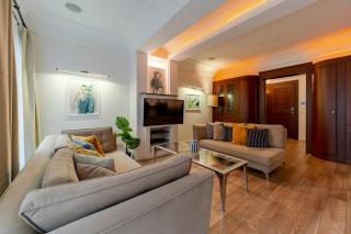 Central 3-Bedroom Suite with Balcony & Elevator, Next to Taksim Square - 7