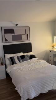 Modern Cozy Studio Apartment - 8