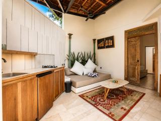 Exquisite 1-BR Villa with Pool, 4 Mins to Echo Bea - 9