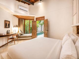 Exquisite 1-BR Villa with Pool, 4 Mins to Echo Bea - 5