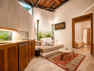 Exquisite 1-BR Villa with Pool, 4 Mins to Echo Bea - 3