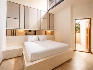Exquisite 1-BR Villa with Pool, 4 Mins to Echo Bea - 2