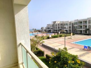 Sea-view chalet with one room, for families only - 9