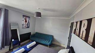 Entire 3 bed house in Gloucester - 8