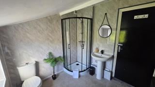 Entire 3 bed house in Gloucester - 2