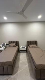 Premium 3BHK Flat in CBD Close to MG ROAD Ideal for 6-8 Guests - 1