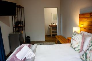 MegaBean Guest Rooms & Coffee Shop - 1