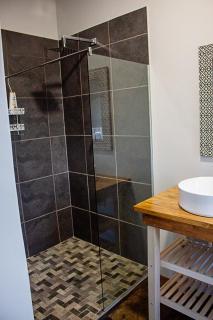 MegaBean Guest Rooms & Coffee Shop - 3