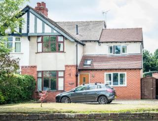 Workforce Accommodation with Driveway Parking near Deeside & Chester by Rework Accommodation - 0