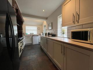 Workforce Accommodation with Driveway Parking near Deeside & Chester by Rework Accommodation - 9