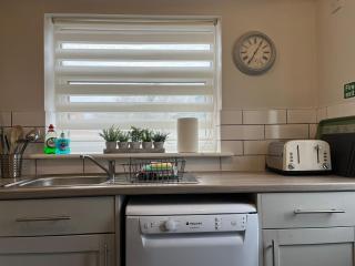 Workforce Accommodation with Driveway Parking near Deeside & Chester by Rework Accommodation - 5