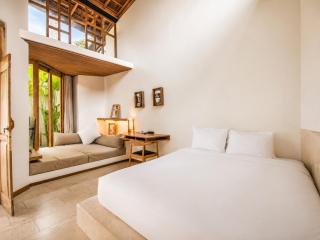 Luxurious 1-BR Villa, 800m to Canggu Beach - 8