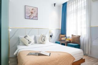Serenity Hotel Near Tan Son Nhat Airport - 8