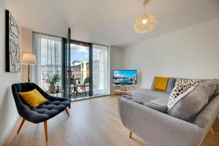 Stephenson View Stylish Staycation City Break - 0