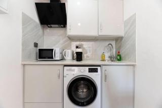 Quiet & Modern Studio in Epsom EV Charger - 2
