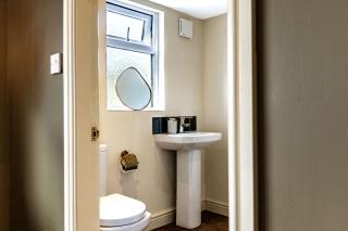 City Break Chester House Near Chester Zoo, Cheshire Oaks and Wrexham with pool and ping pong table - 6 separate beds 2 bathrooms - 7