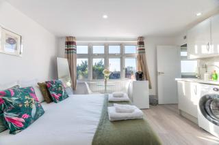 Modern Surrey Studio - Easy Access to London - 7