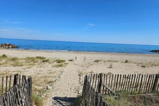 The family by the sea - 0