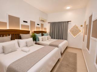 Luxury 4BR City View Apartment with Pools & WiFi - 3