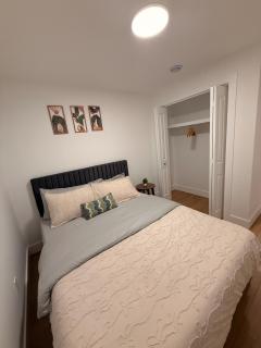 Modern 2BR Suite, Wifi, Workstation and Comfy Beds - 4