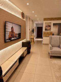 Luxury 4BR City View Apartment with Pools & WiFi - 7