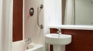 Travelodge Farnborough Central - 3