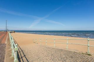 Heavenly Pad beach retreat studio 300m to beach with fast links to city centre - 3