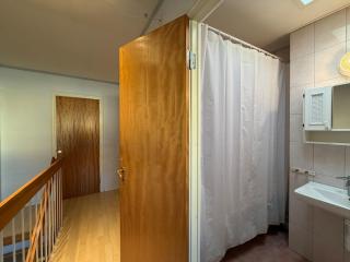 Workers House Near Volvo with 4 Bedrooms 7 Beds and Parking - 7