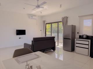 Cove Holiday Apartments - 2
