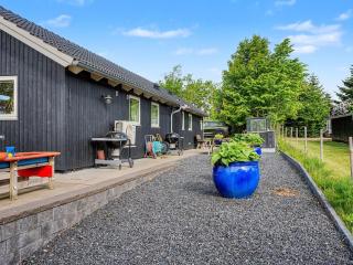 Holiday Home Albertine - 225m from the sea by Interhome - 1