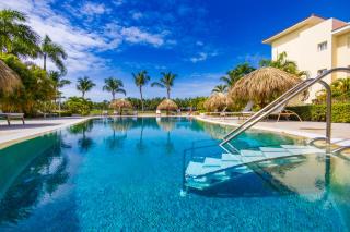 Iberostate 2BR Apartment - BBQ, Terrace, Lake & Golf Views, Beach Club Access - 0