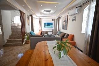 4BR Villa - 20 meters Walk - Flic en Flac beach - 1