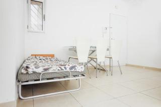Central Tel Aviv Apartment with Balcony, Steps from Dizengoff & Gordon Beach - 8