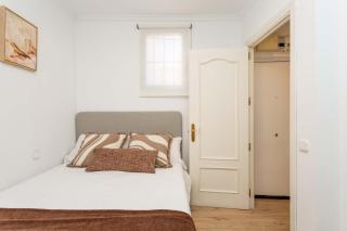 Comfy 1 BR Flat - Bright, Central & Calm - 4