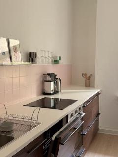 Schöne Altbauwohnung mit 2 privaten Parkplätzen für bis zu 8 Personen im Leipziger Westen - 3