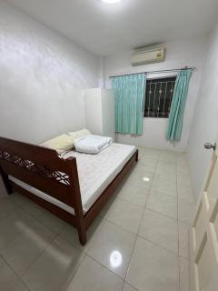 Peaceful 2-Bedroom House Near Naka Market - 3