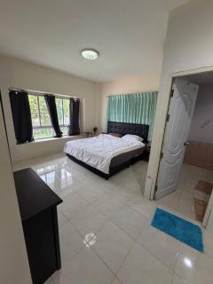 Peaceful 2-Bedroom House Near Naka Market - 1