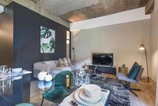 The Lineal 214 - Contemporary Sandton 1BR Balcony Pool & WiFi - 5