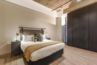 The Lineal 214 - Contemporary Sandton 1BR Balcony Pool & WiFi - 5