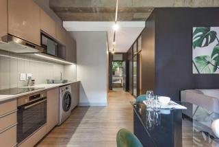 The Lineal 214 - Contemporary Sandton 1BR Balcony Pool & WiFi - 1