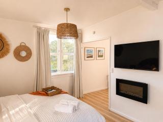 Waikanae Beach Escape - with outdoor bath! - 9