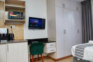 West Suites Nairobi West - 5